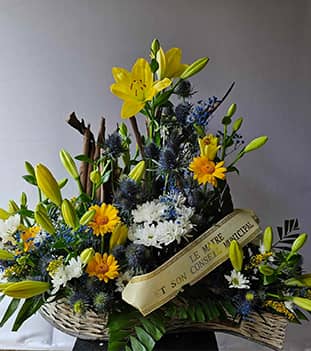 Bouquet de fleurs jaune et bleu pour une commémoration