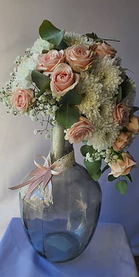 Bouquet de fleur dans un vase en verre