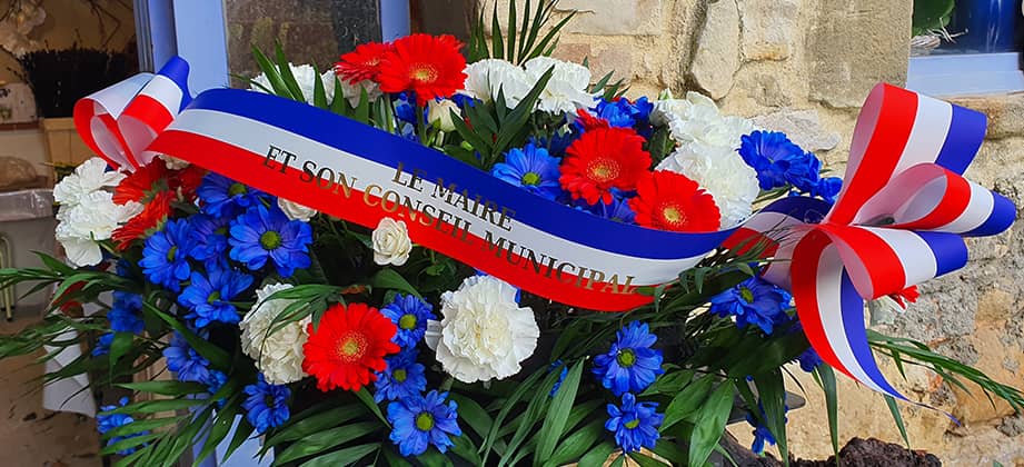 Bouquet de fleurs offert par la mairie pour une commémoration