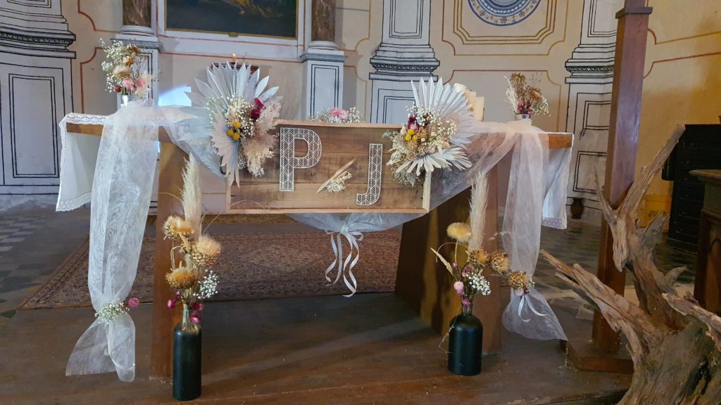 Location de matériel avec la décoration florale pour mariage