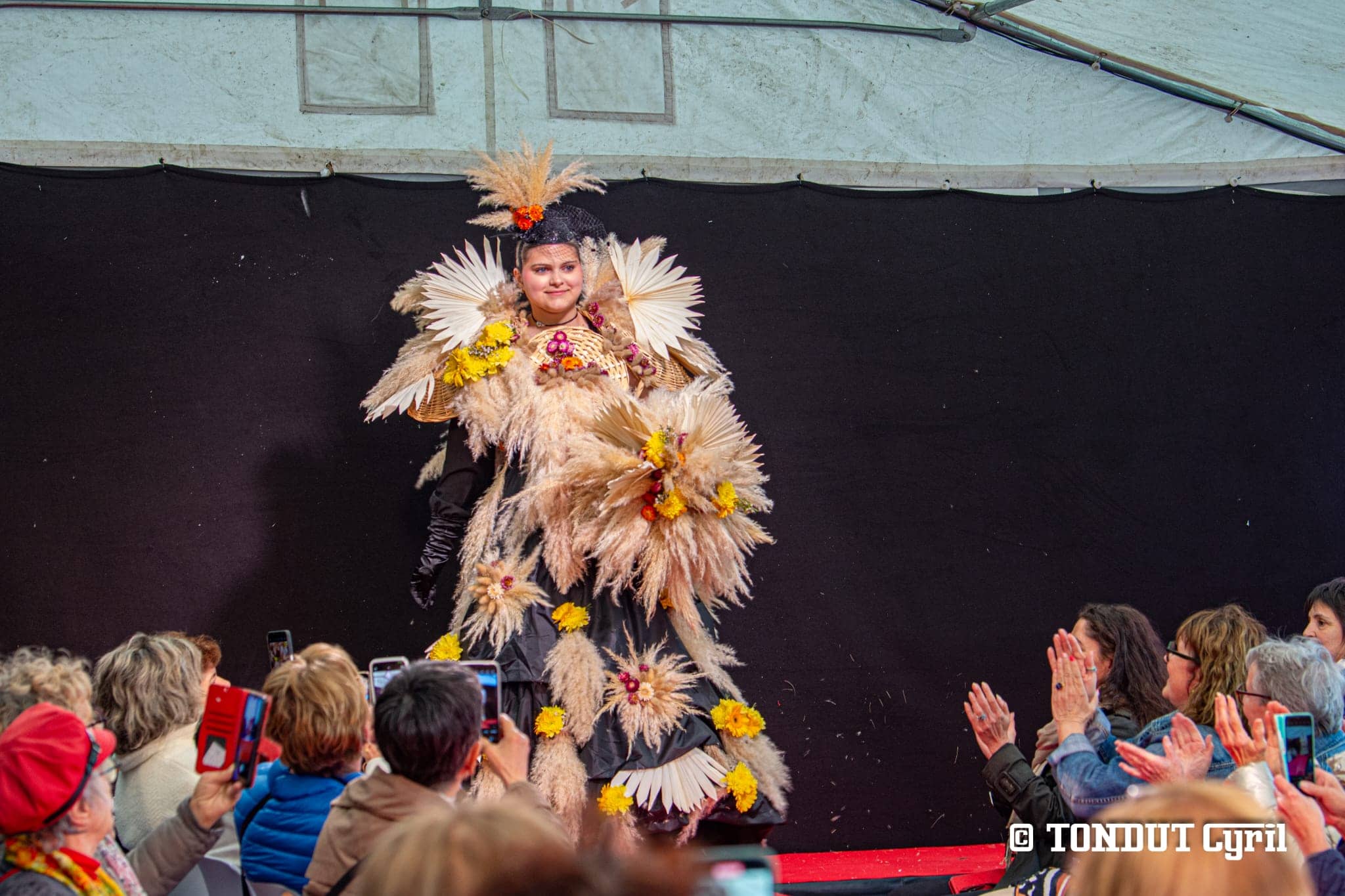 Show floral haute-couture