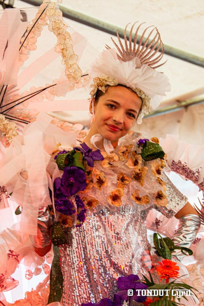 Show floral haute-couture