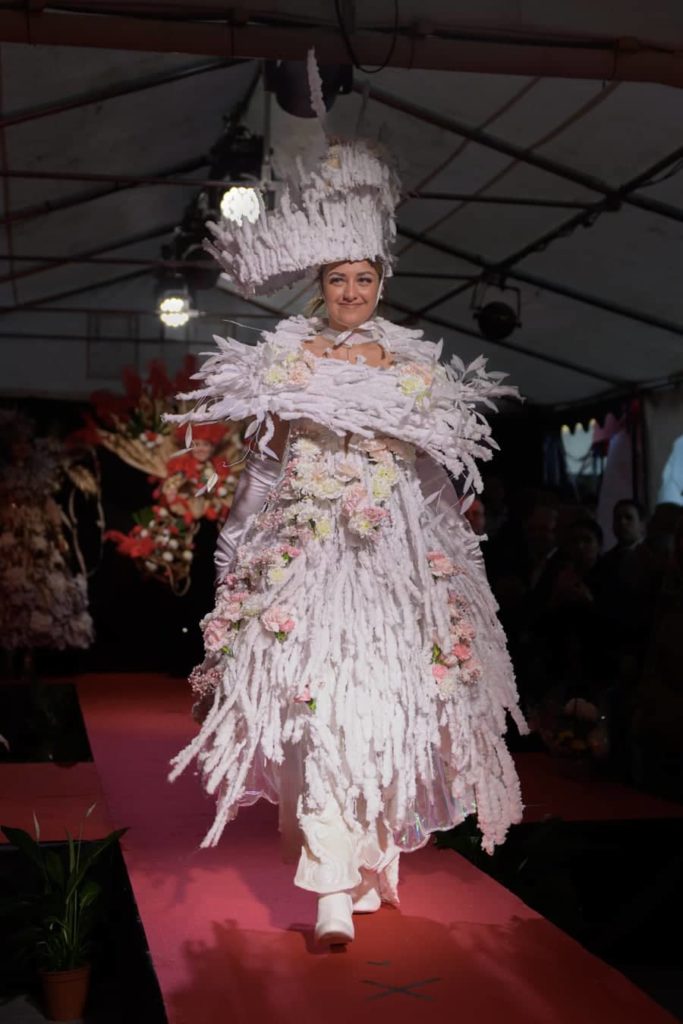 Show floral haute-couture